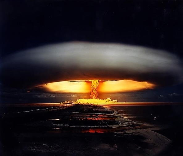 핵폭발 폭탄 터지는 장면 핵 원자력 뉴클리어 폭발