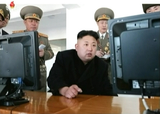 김정은 모니터 보면서 지적질 하려는 순간 북한 짤방