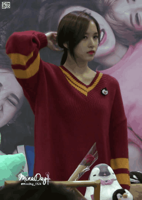트와이스 움짤 연예인 아이돌 걸그룹 가수 일본 예쁜 미나 머리카락 머리 머리띠 푸는 모습 긴머리