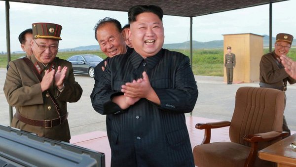 북한 김정은 박수 좋아 웃음 행복 축하