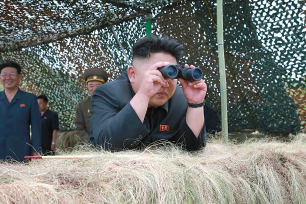 북한 김정은 망원경 보기 보는장면 관찰