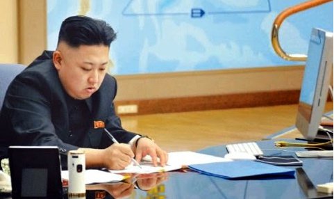 북한 김정은 메모 연필 공책 쓰는 필기 적는 적기 받아쓰기 기록