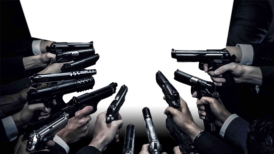 존윅 키아누리브스 총을 한곳으로 겨냥하는 장면 권총 집중