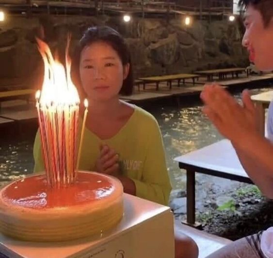 생일  케이크 케잌 초 촛불 많이 대량  멍하니
