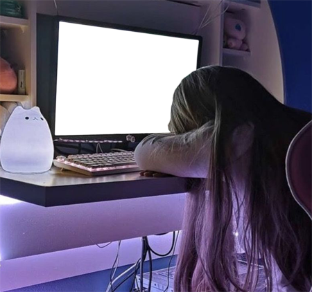 컴퓨터 게임 화면 피곤한 여자 모니터