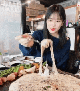 안유진 식사 피자 먹방 아이돌 걸그룹 아이브