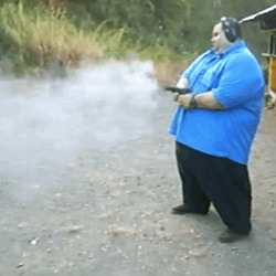 총 권총 총쏘는 남자 뚱뚱한 비만 두두두 탕탕탕 총알