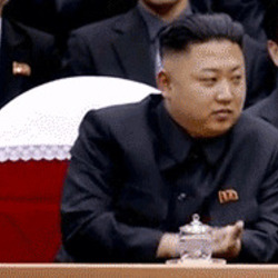 북한 김정은 박수 거만하게 표정 모습