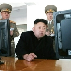 김정은 모니터 보면서 지적질 하려는 순간 북한 짤방