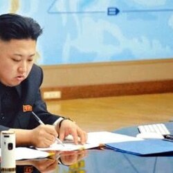 북한 김정은 메모 연필 공책 쓰는 필기 적는 적기 받아쓰기 기록
