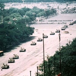 천안문 탱크맨 중국 시위 탱크 전체 모습