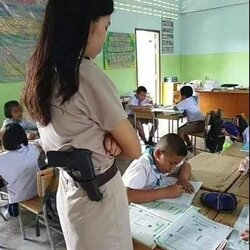 공부 열심히 해야하는 이유 권총 총 선생님 뒤짐 무기