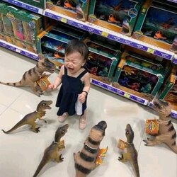 공룡 포위 아이 아기 울음 티라노 쥬라기공원